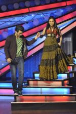 Rani Mukherjee on the sets of Dance Ke Superkids in Famous on 18th Sept 2012 (21).JPG